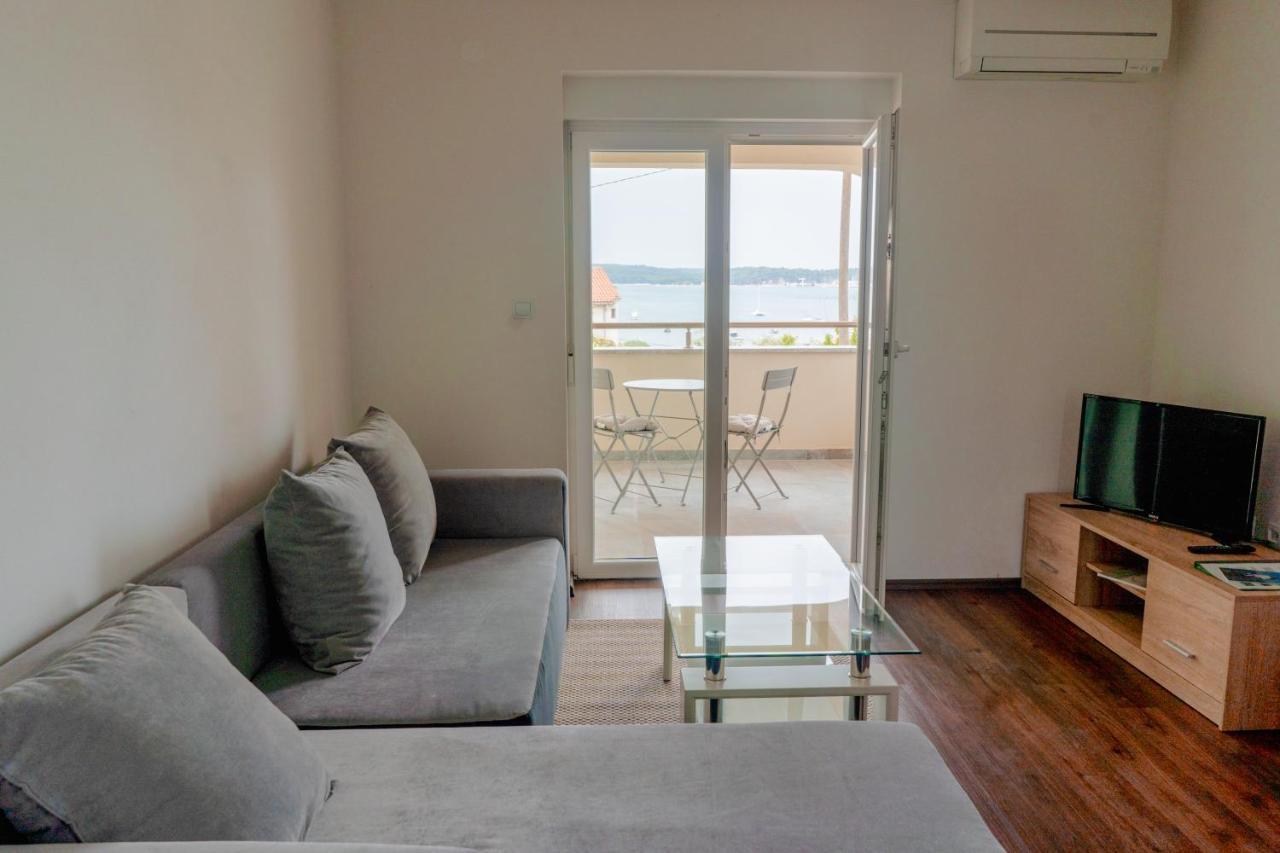 Villa Livi - Luxury Sea View Appartments Medulin Buitenkant foto